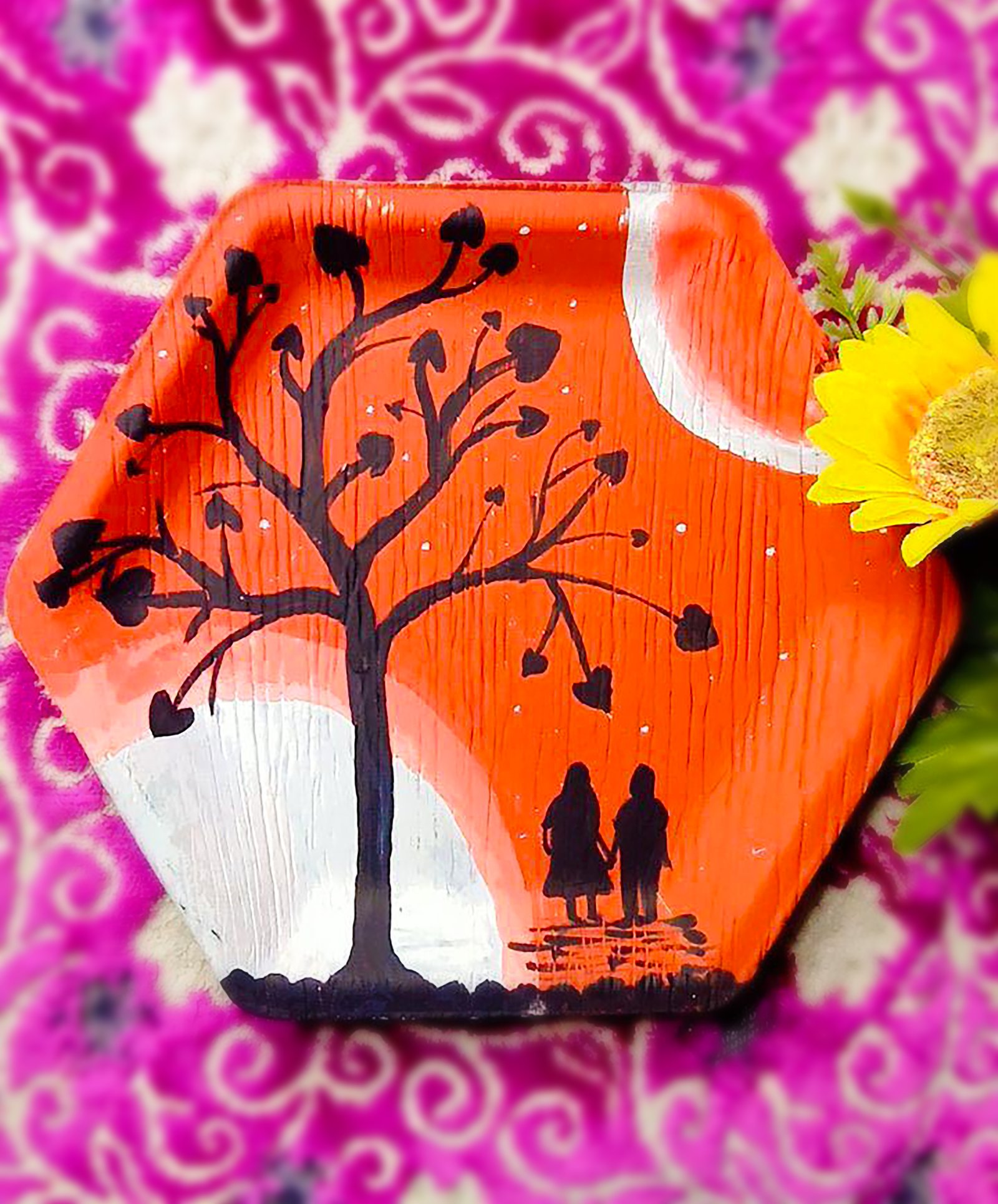 সুপারি পাতার খোলে আঁকা ছবি — শিল্পকর্ম ১