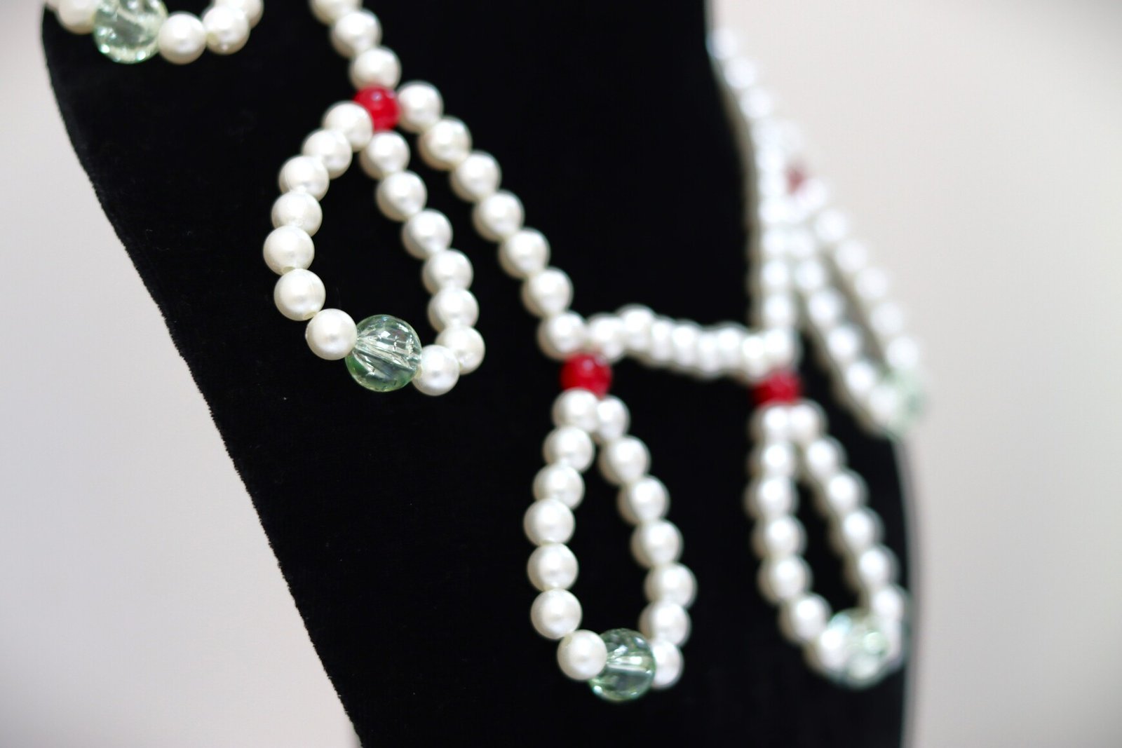 Festive Pearl Loop Necklace
