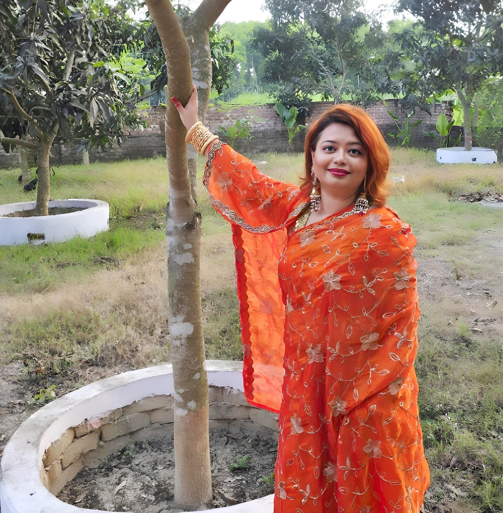 কমলা ফ্লোরাল শাড়ি